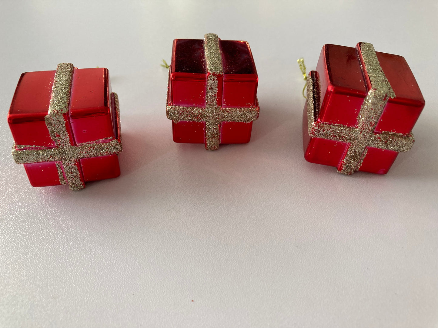 3pk Red & Gold Parcel Baubles
