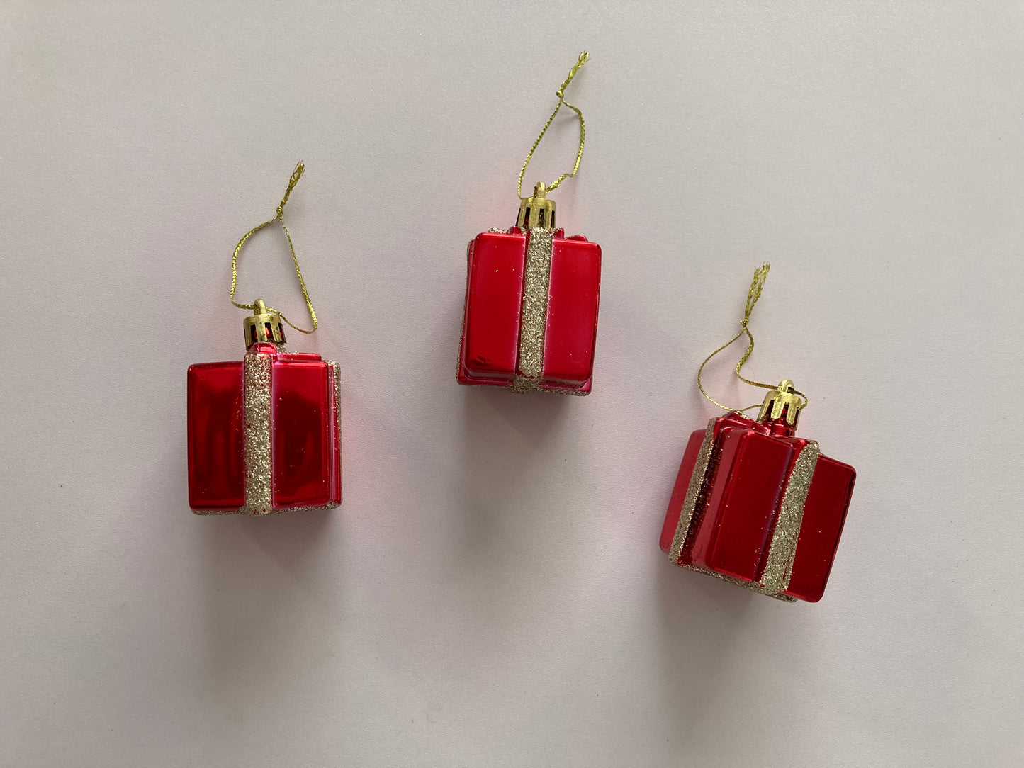 3pk Red & Gold Parcel Baubles