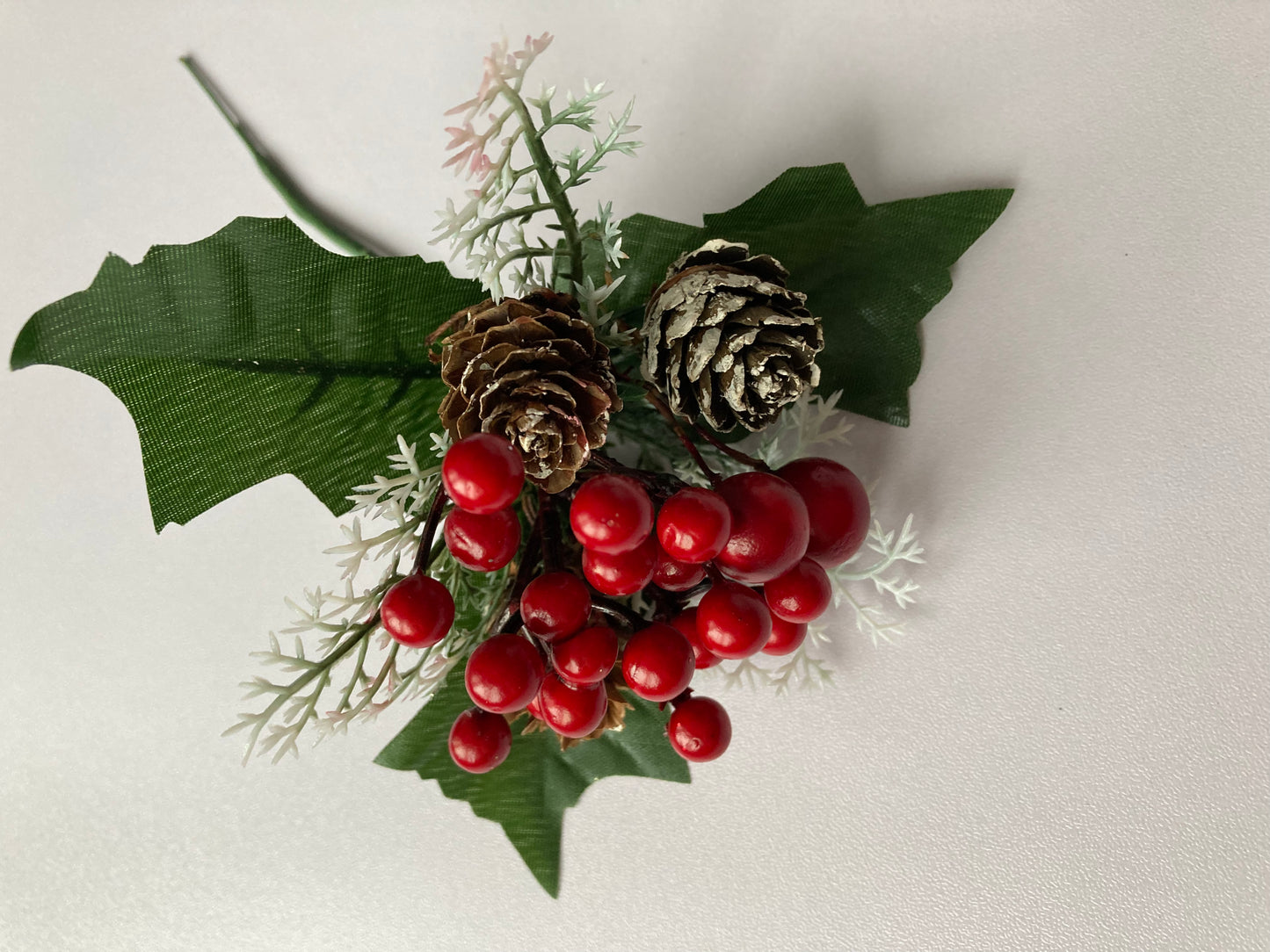 Berry & Pinecone Pick