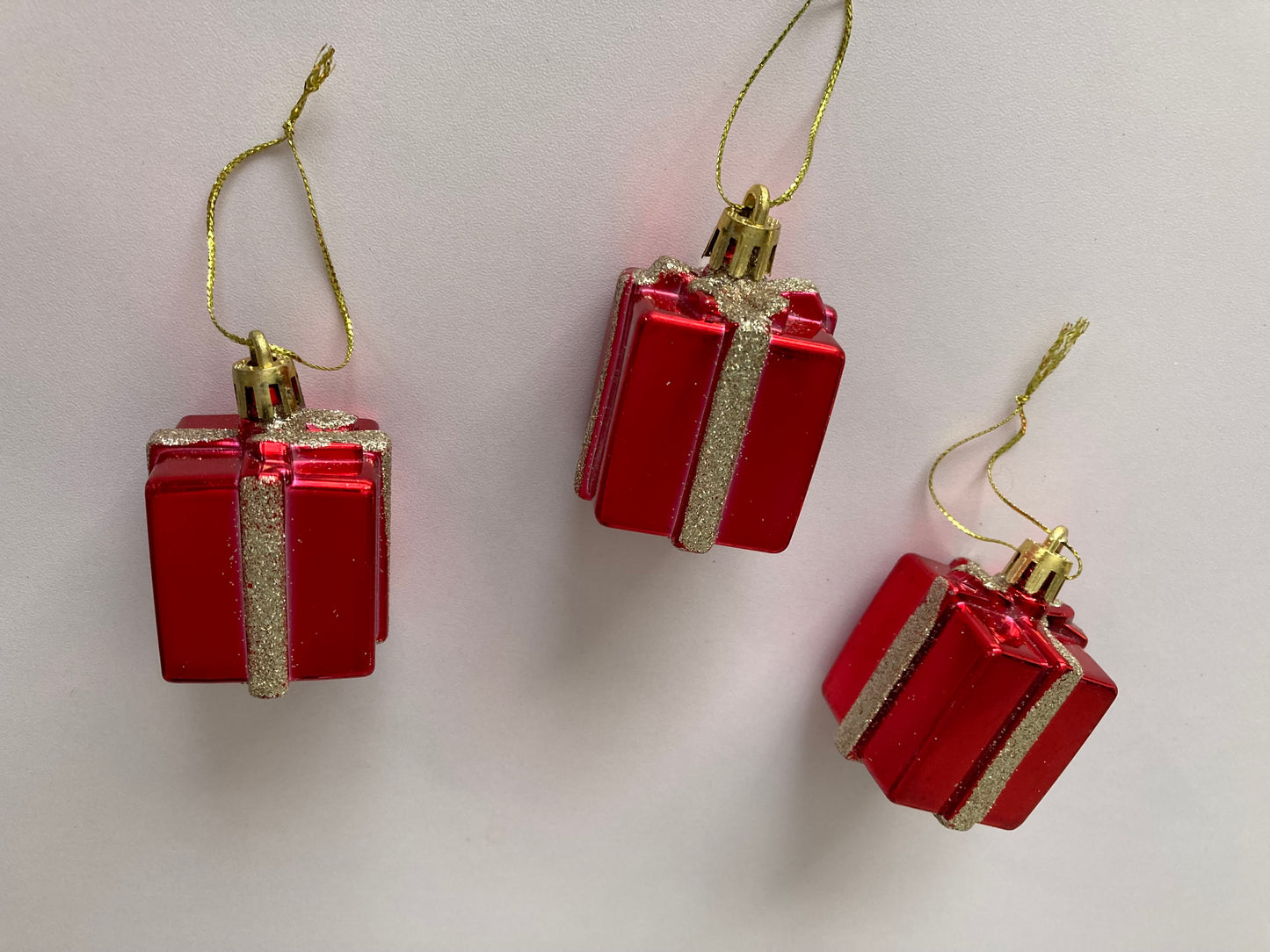 3pk Red & Gold Parcel Baubles