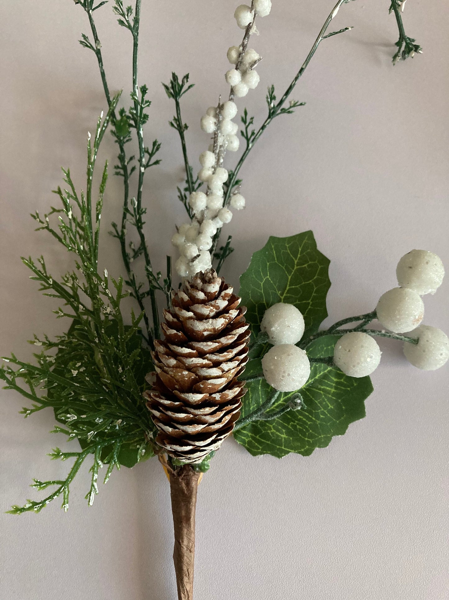 Pine Cone & Berries Pick