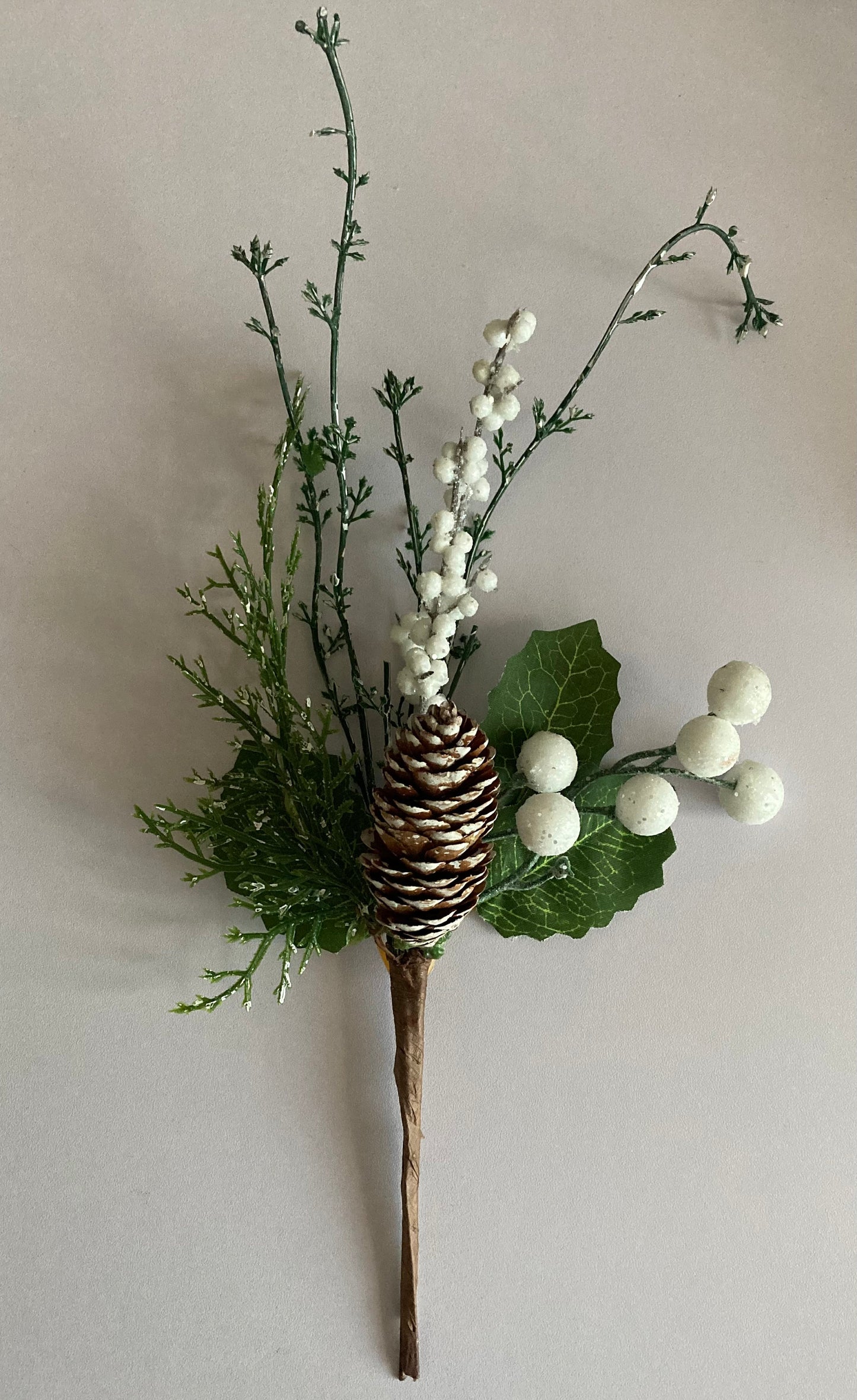 Pine Cone & Berries Pick