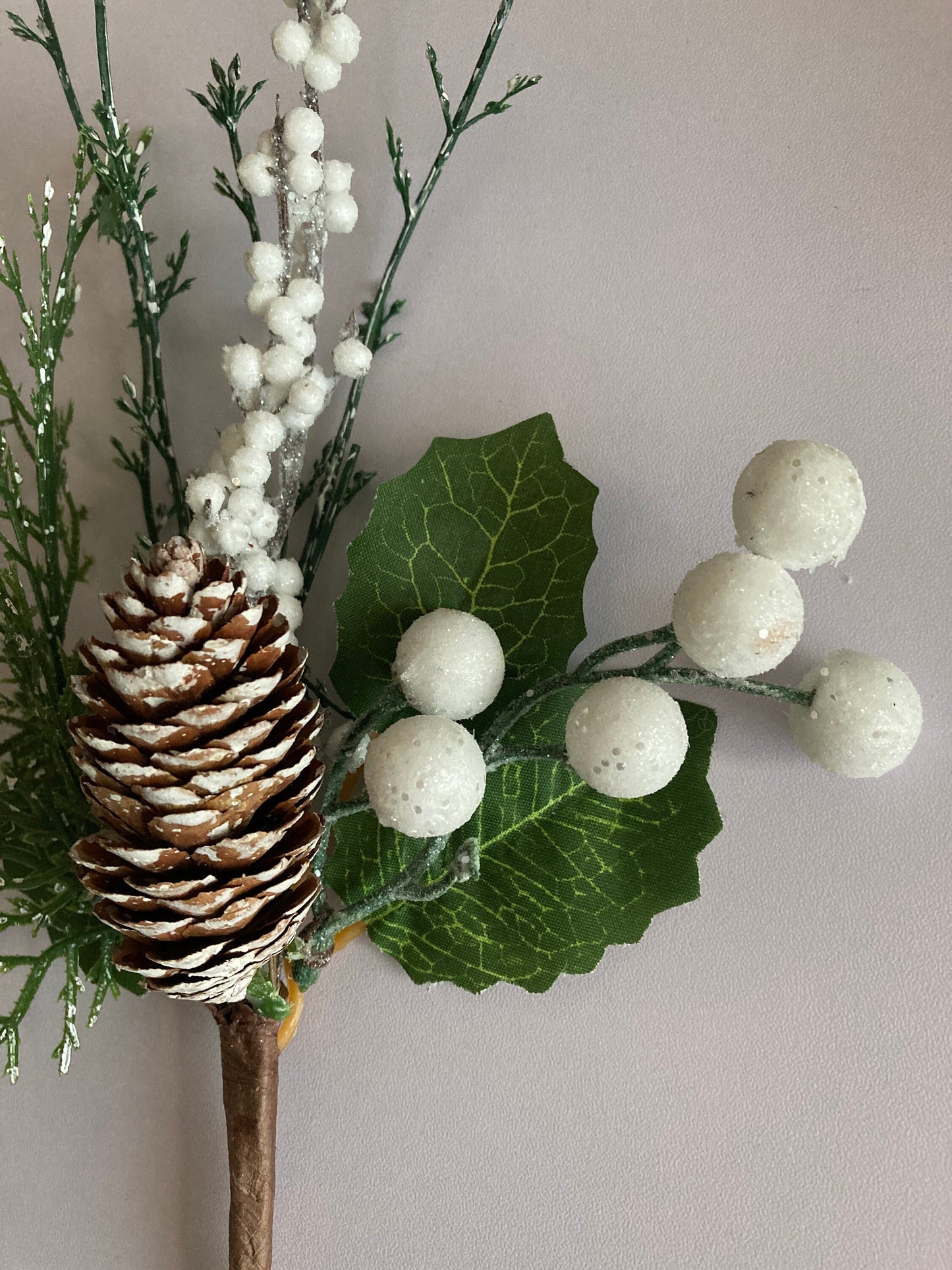 Pine Cone & Berries Pick