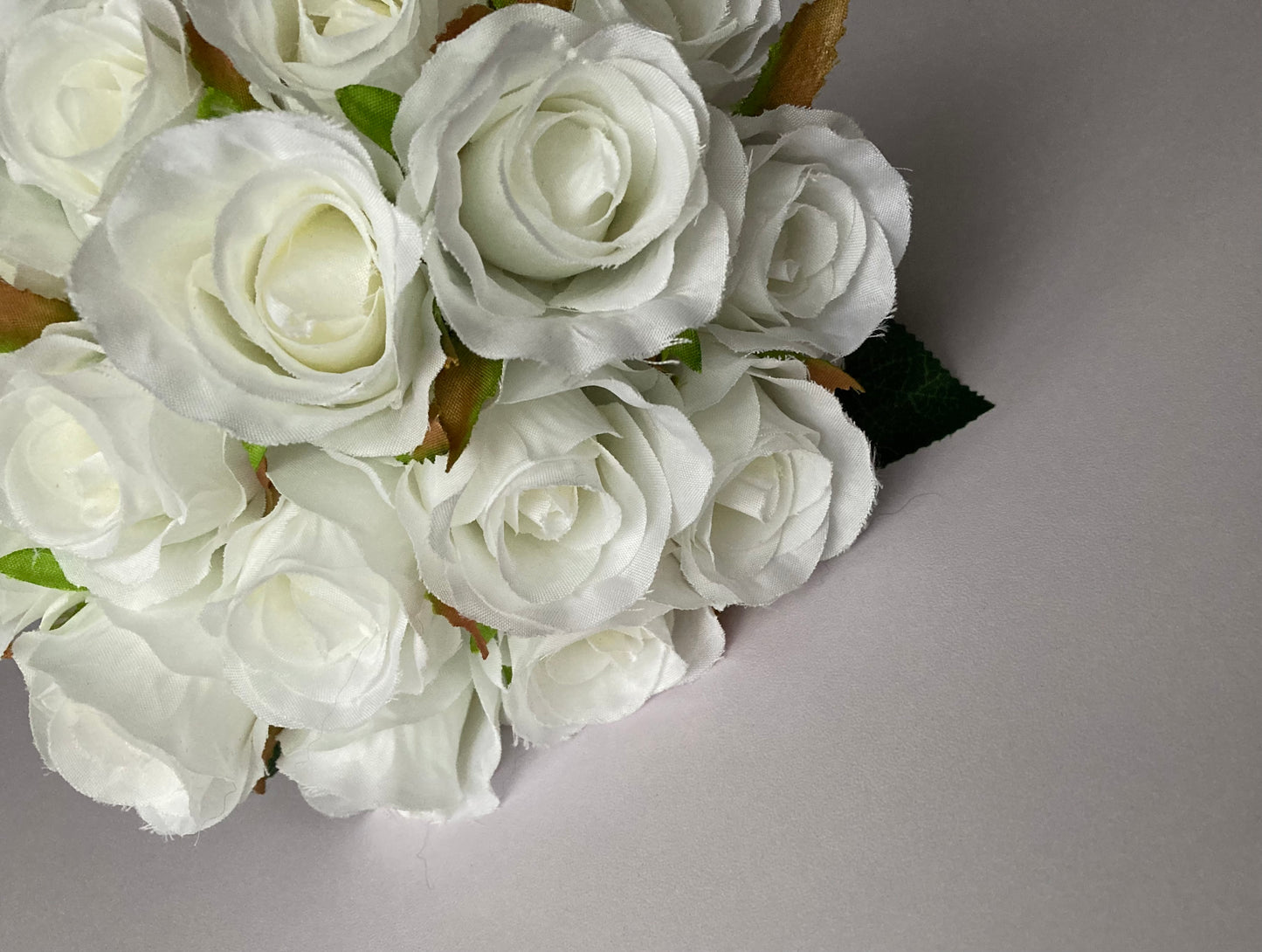 15 White Rosebud Bunch