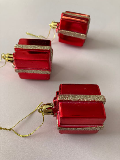 3pk Red & Gold Parcel Baubles
