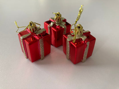 3pk Red & Gold Parcel Baubles