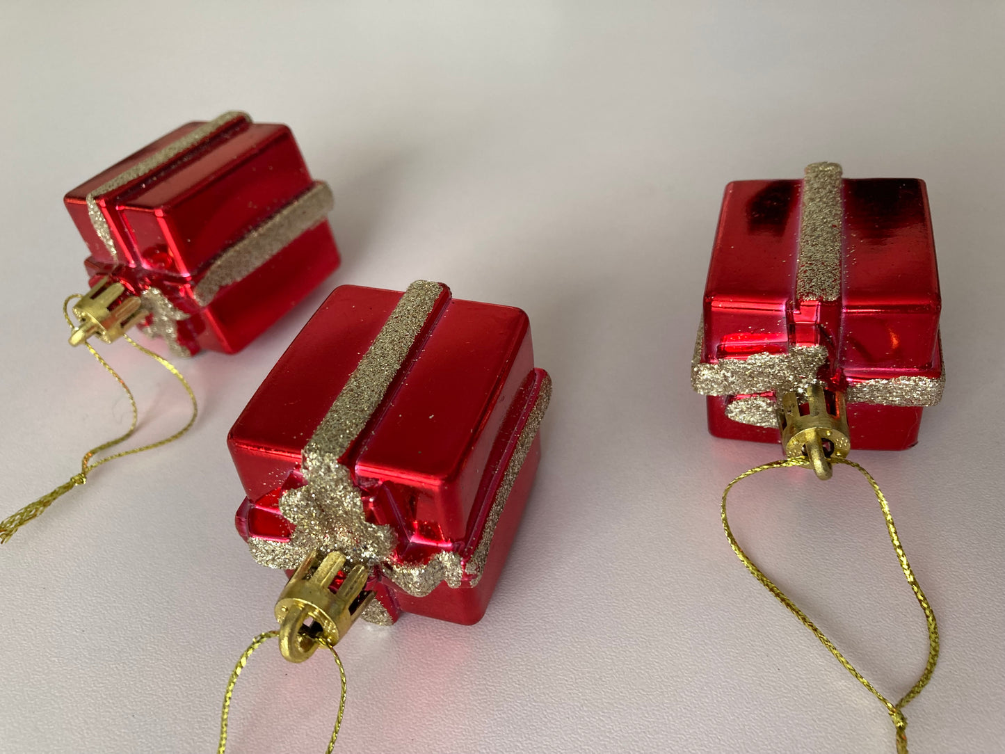 3pk Red & Gold Parcel Baubles