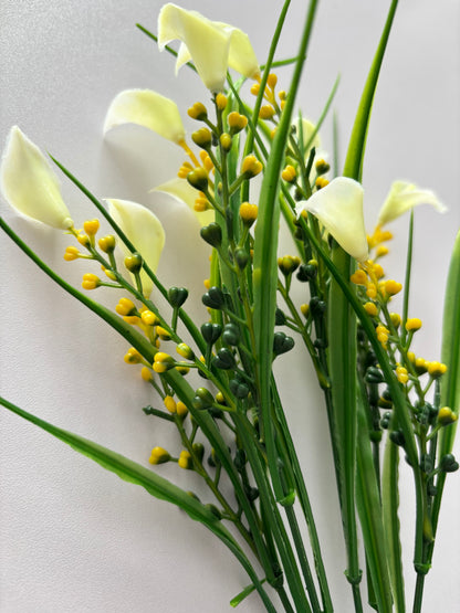 Ivory Small Calla Lily Foliage Bunch