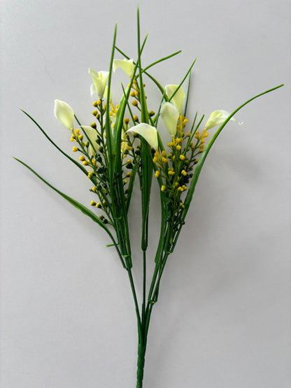 Ivory Small Calla Lily Foliage Bunch