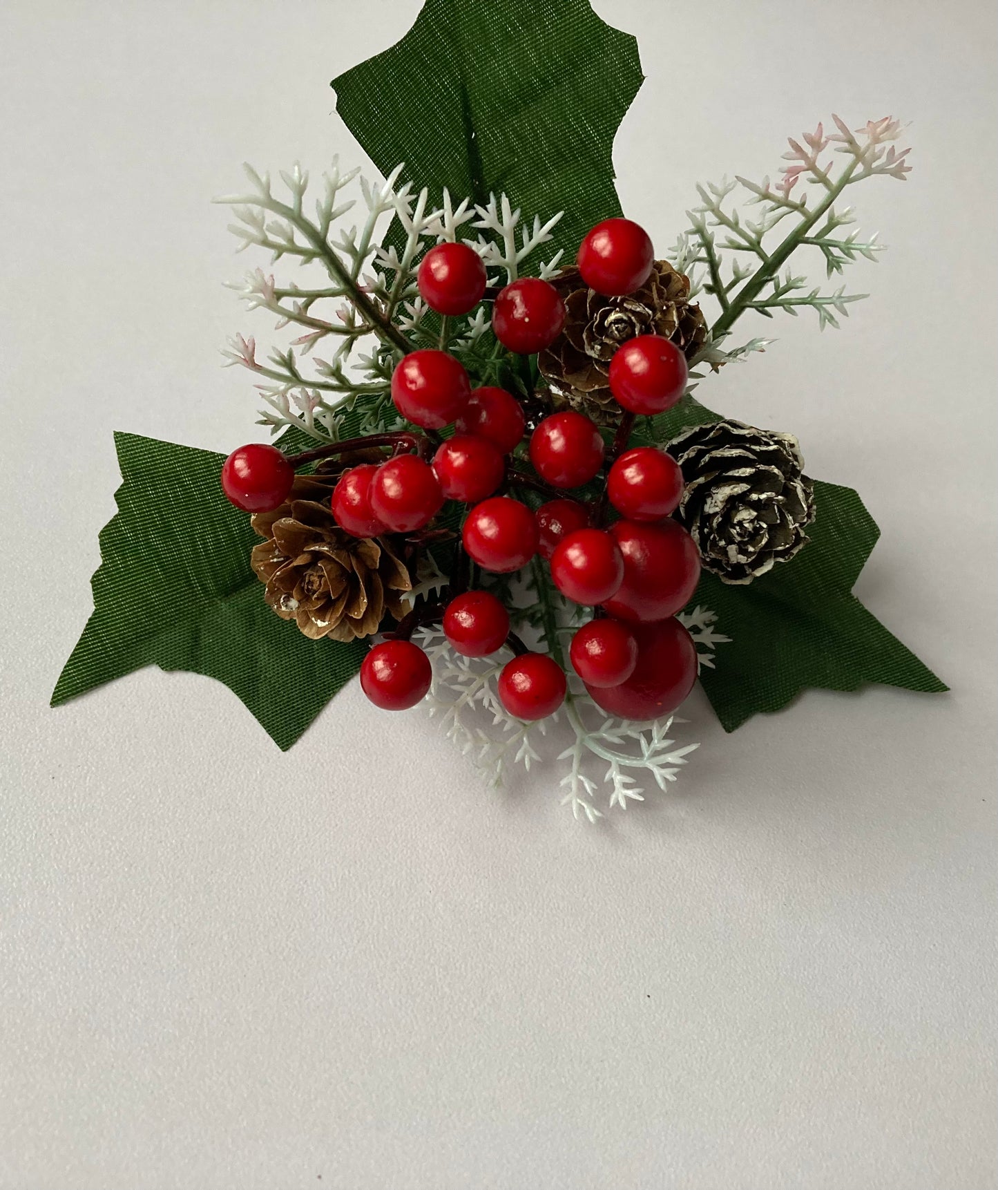 Berry & Pinecone Pick