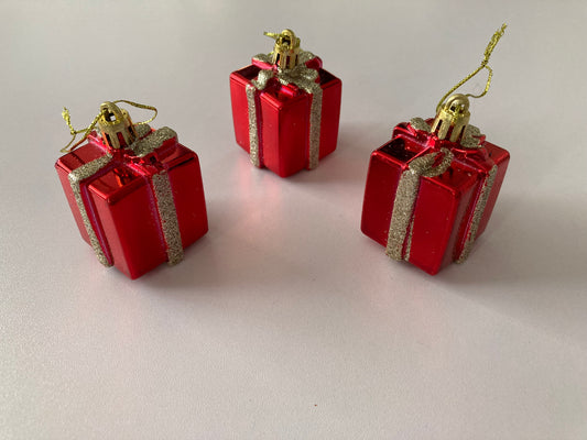3pk Red & Gold Parcel Baubles