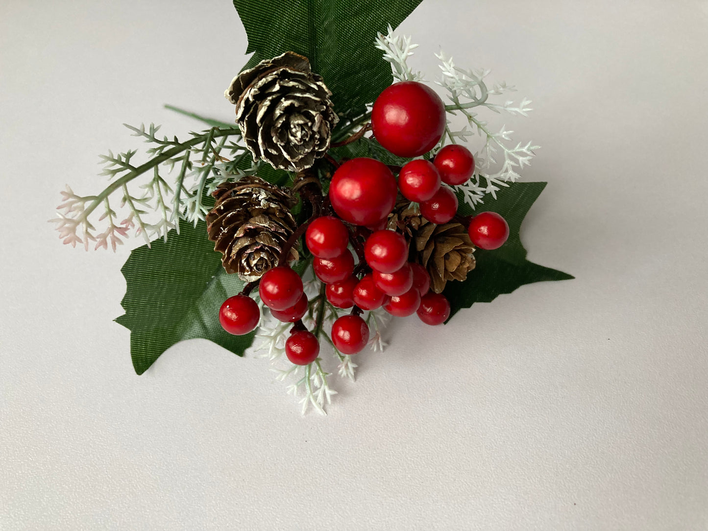 Berry & Pinecone Pick