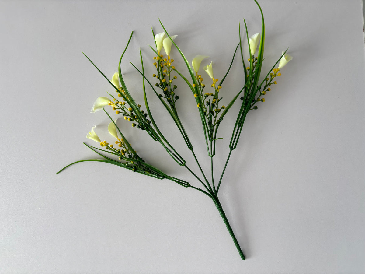 Ivory Small Calla Lily Foliage Bunch