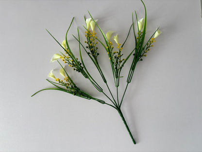 Ivory Small Calla Lily Foliage Bunch