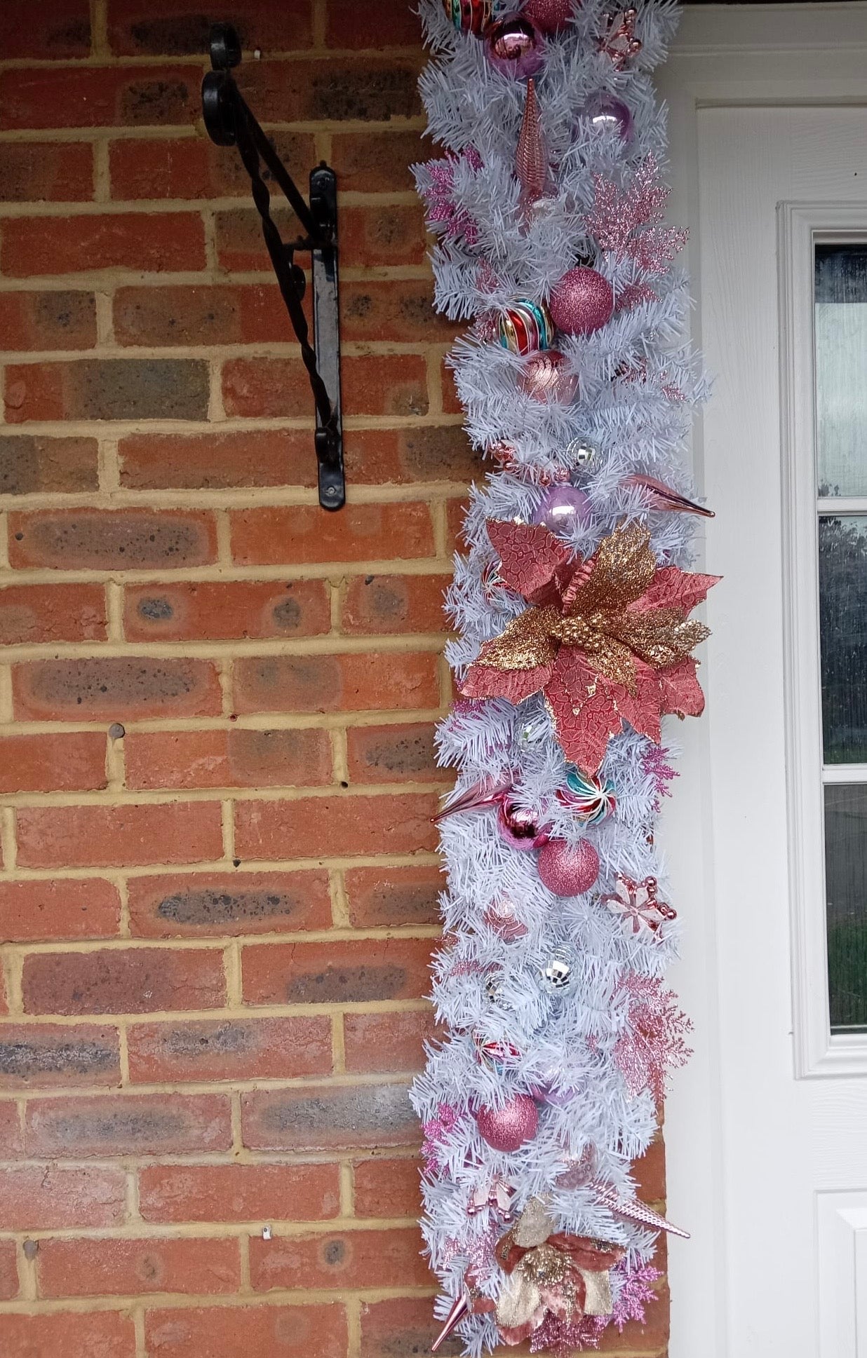 5ft Pink & White Artificial Garland