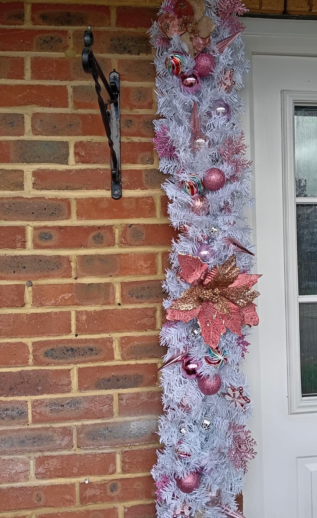 5ft Pink & White Artificial Garland