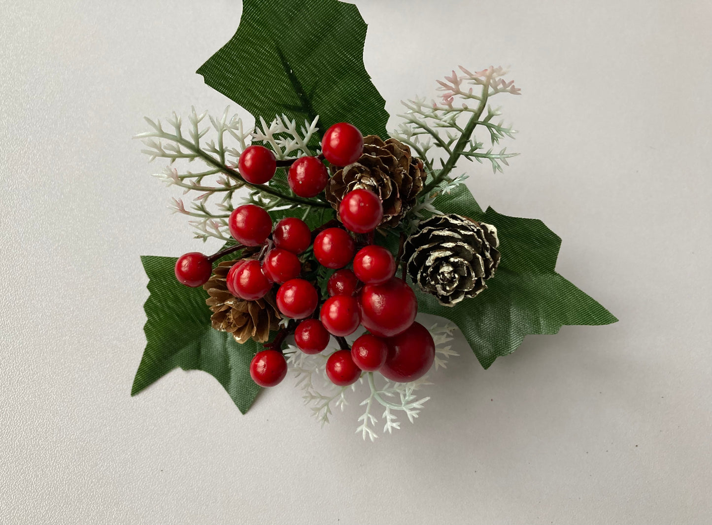 Berry & Pinecone Pick
