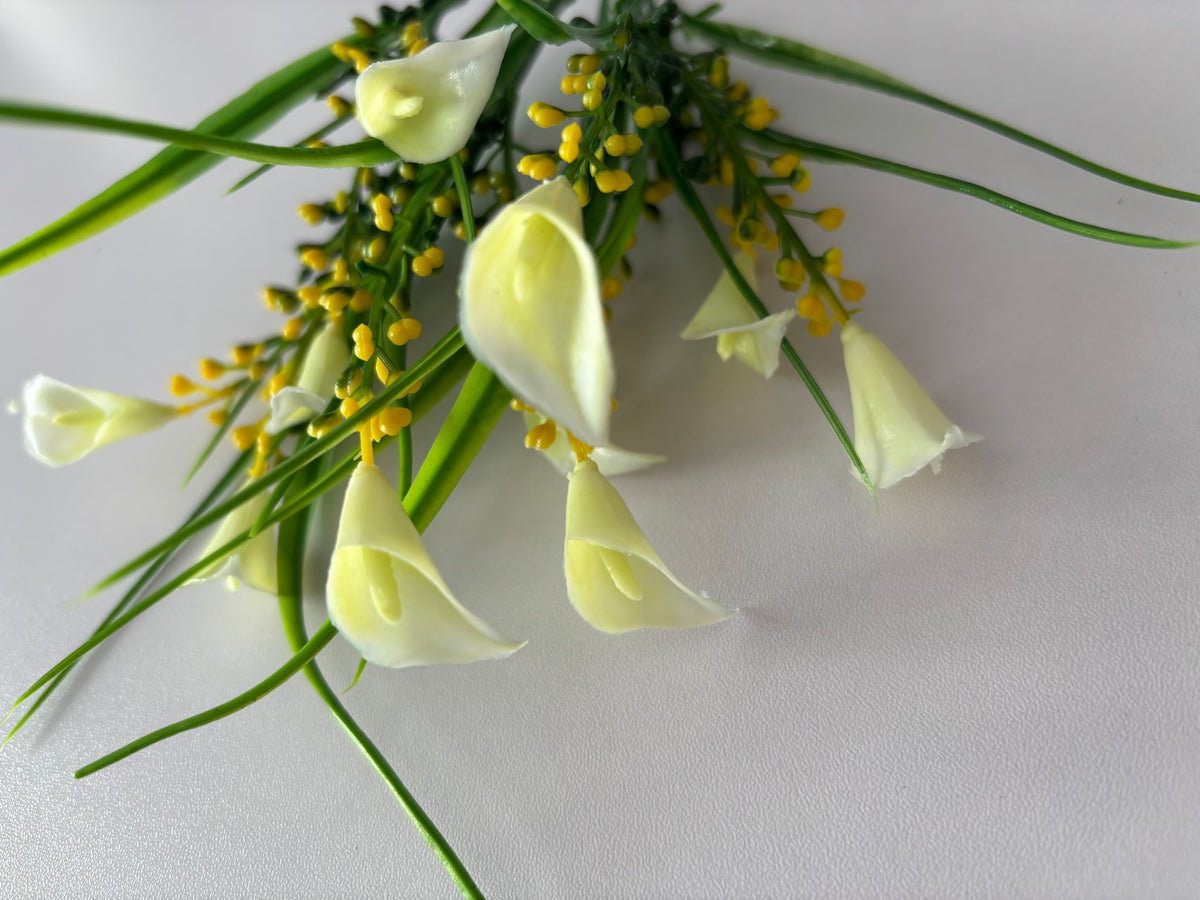 Ivory Small Calla Lily Foliage Bunch