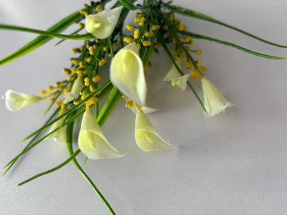 Ivory Small Calla Lily Foliage Bunch