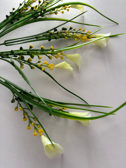 Ivory Small Calla Lily Foliage Bunch