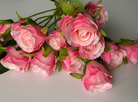15 Pink Rosebuds Bunch