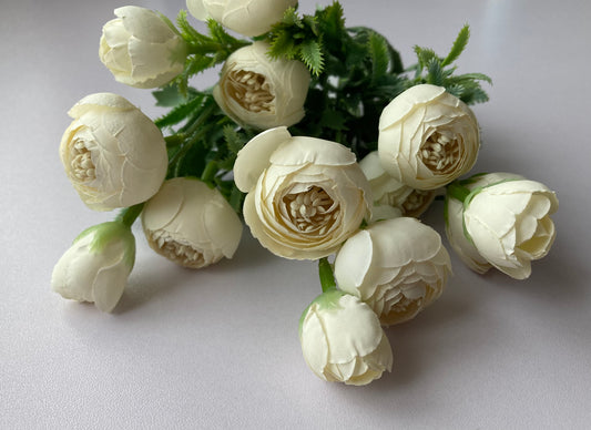 Mini Ivory Ranunculus Bunch