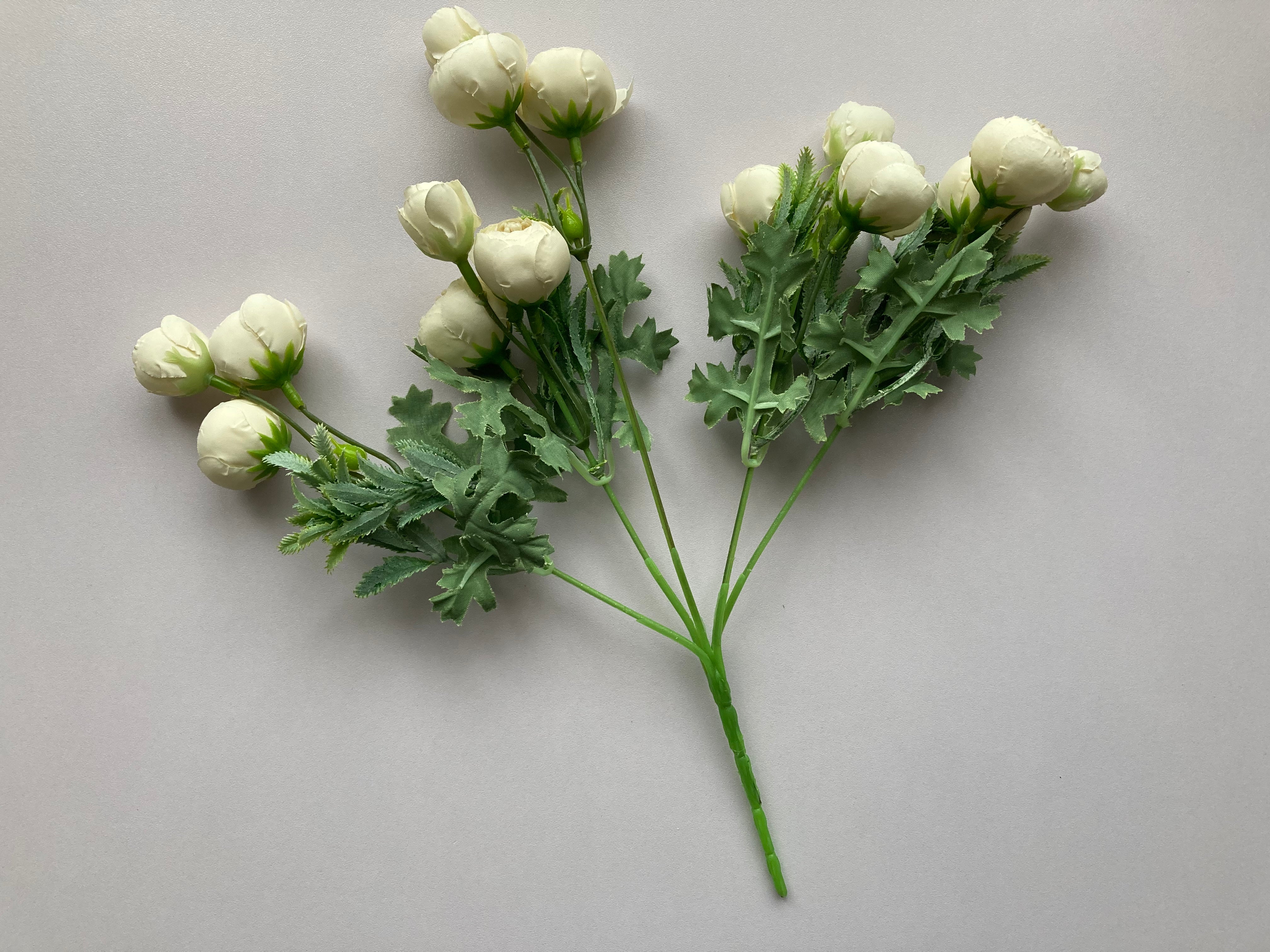Mini Ivory Ranunculus Bunch – whimsical-blossom-floristry